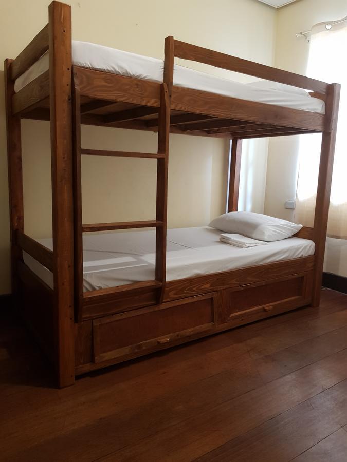 Kamuning Transient Hostel كويزون سيتي الغرفة الصورة