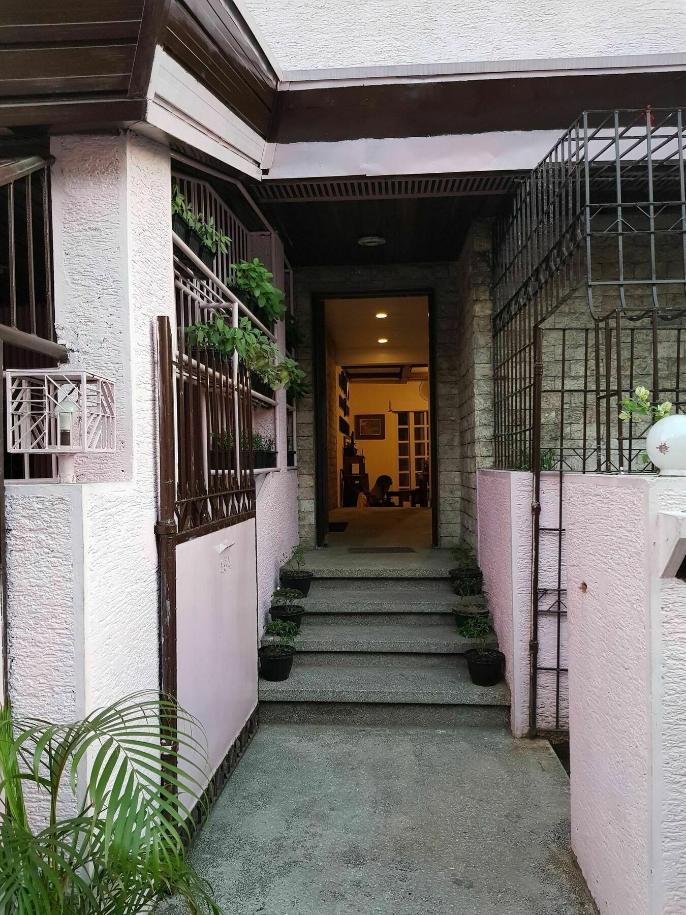 Kamuning Transient Hostel كويزون سيتي المظهر الخارجي الصورة